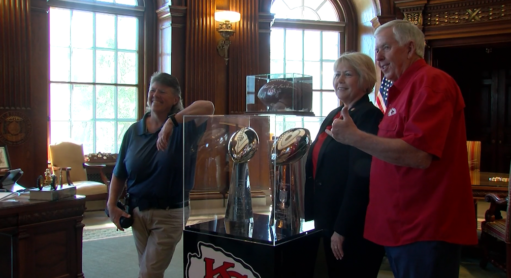 You are currently viewing Lombardi trophies stop in Jefferson City amid Chiefs-Royals stadium saga
